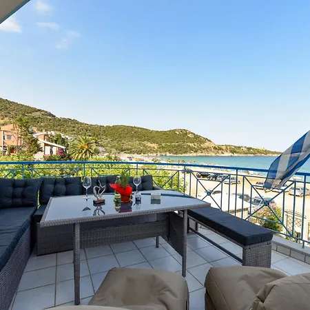 Seafrontgardenhouse فيلة